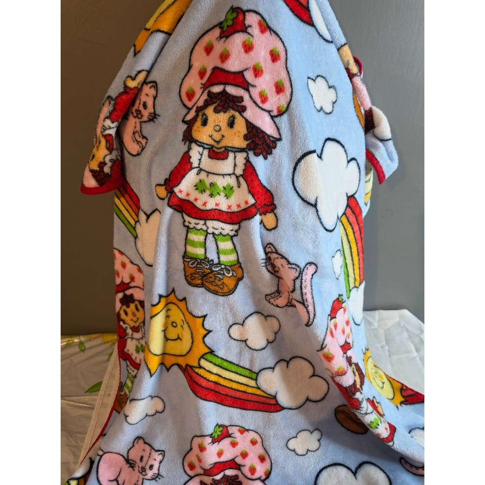 Strawberry Shortcake Fleece Throw Blanket Blue Rainbow Sun 40x50 Cozy Plush